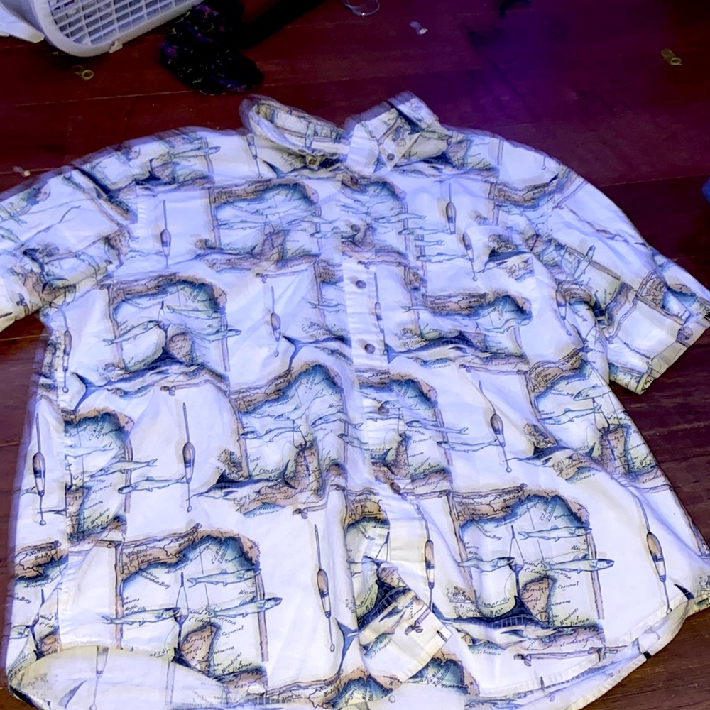 Tourist shirt button up